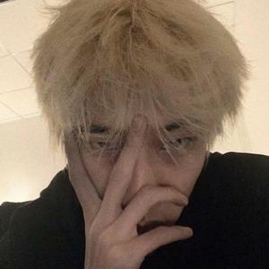 卢昱晓被❌到喷水18禁视频
